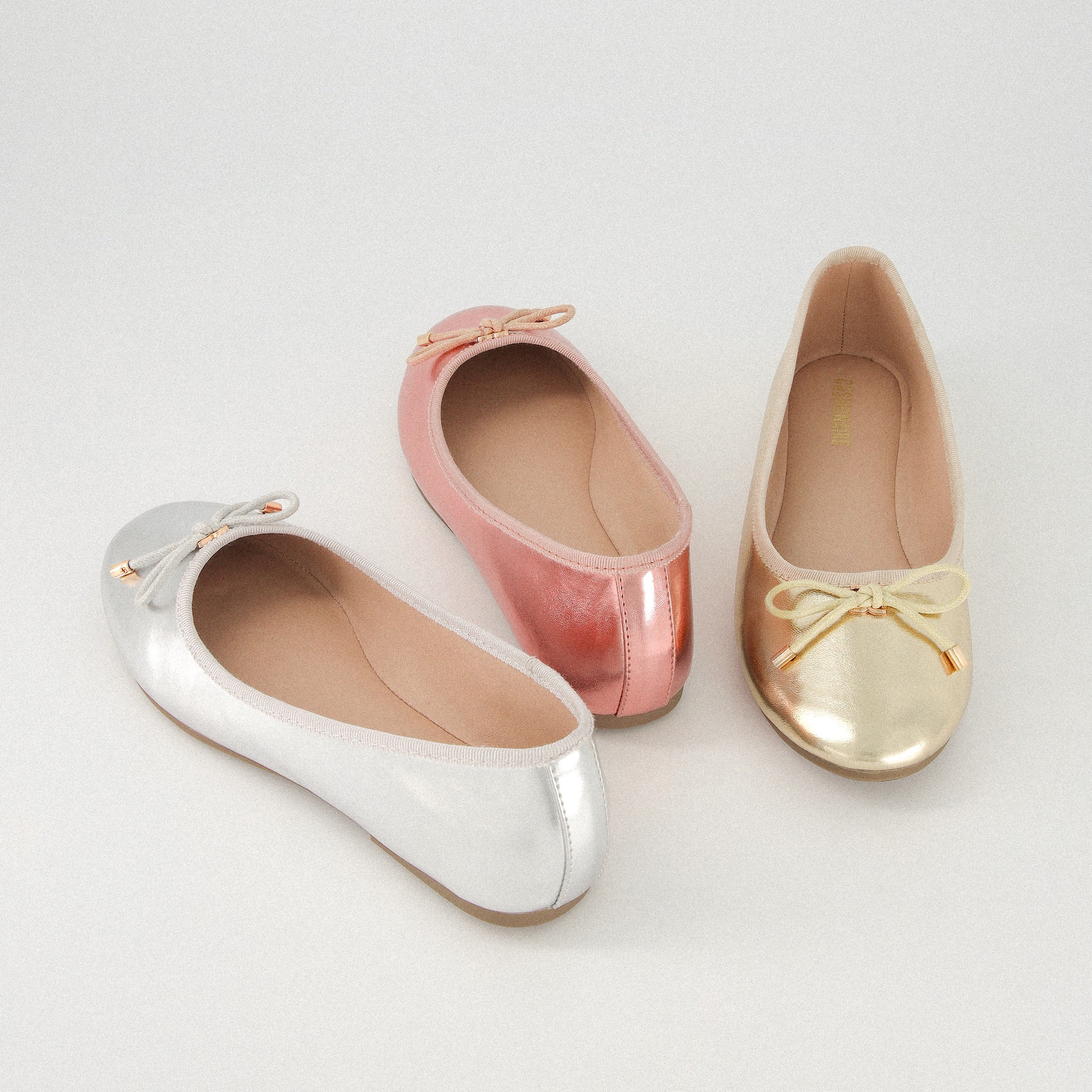 Cushionaire Women's Dove Ballet Flat