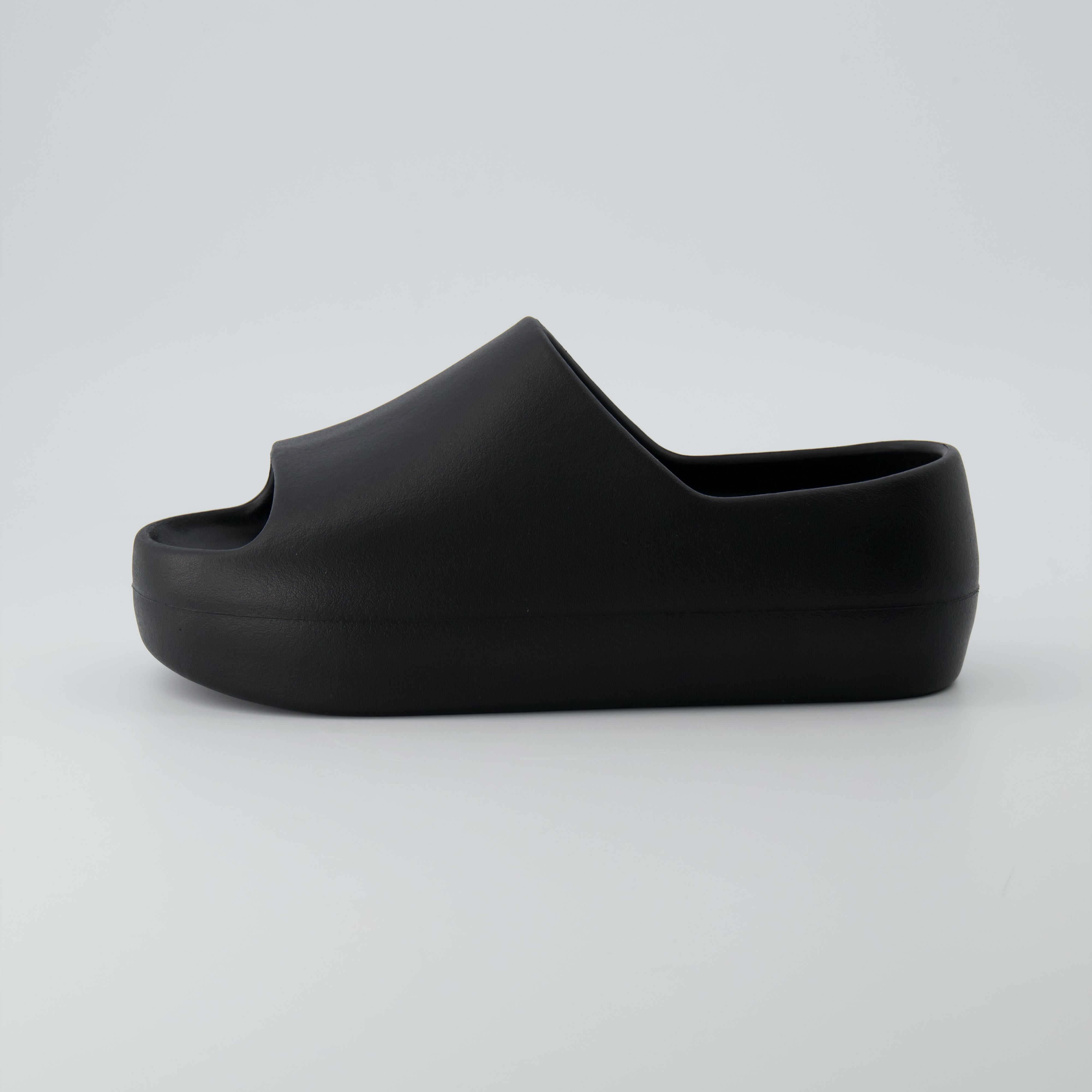 Black fashion platform slide