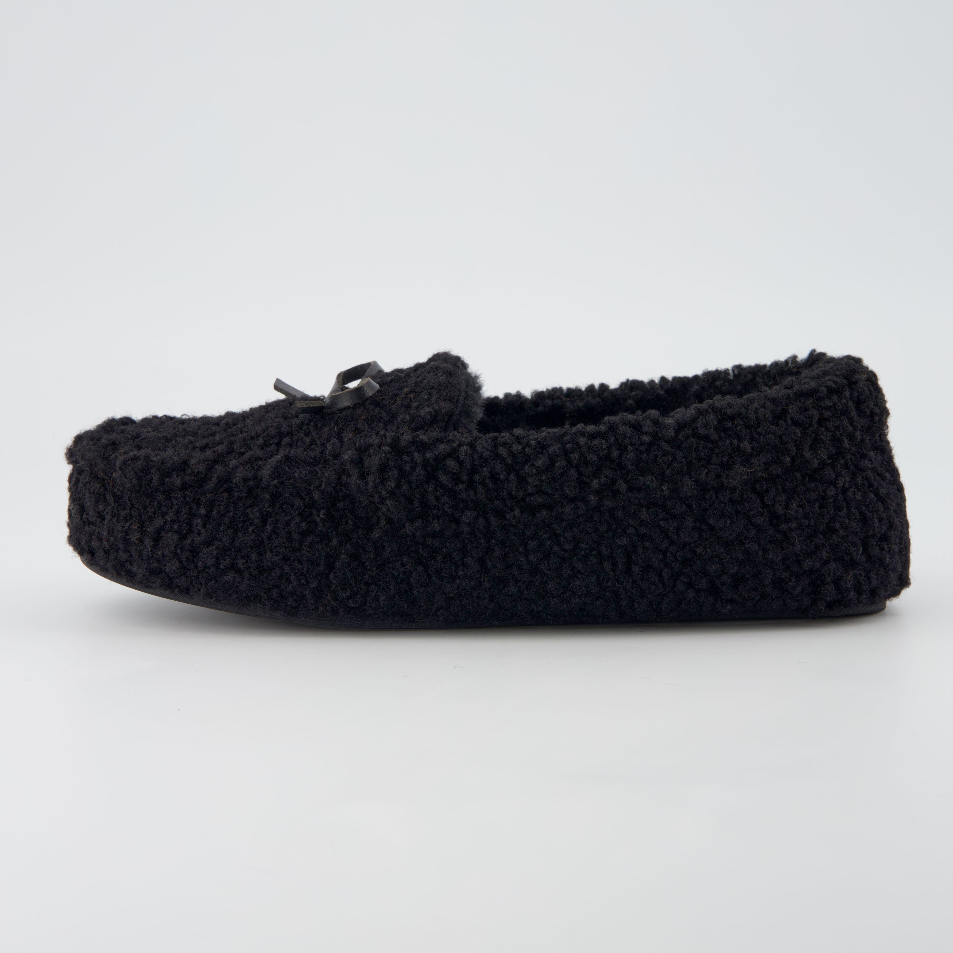 Star Sherpa Moccasin Slippers Black