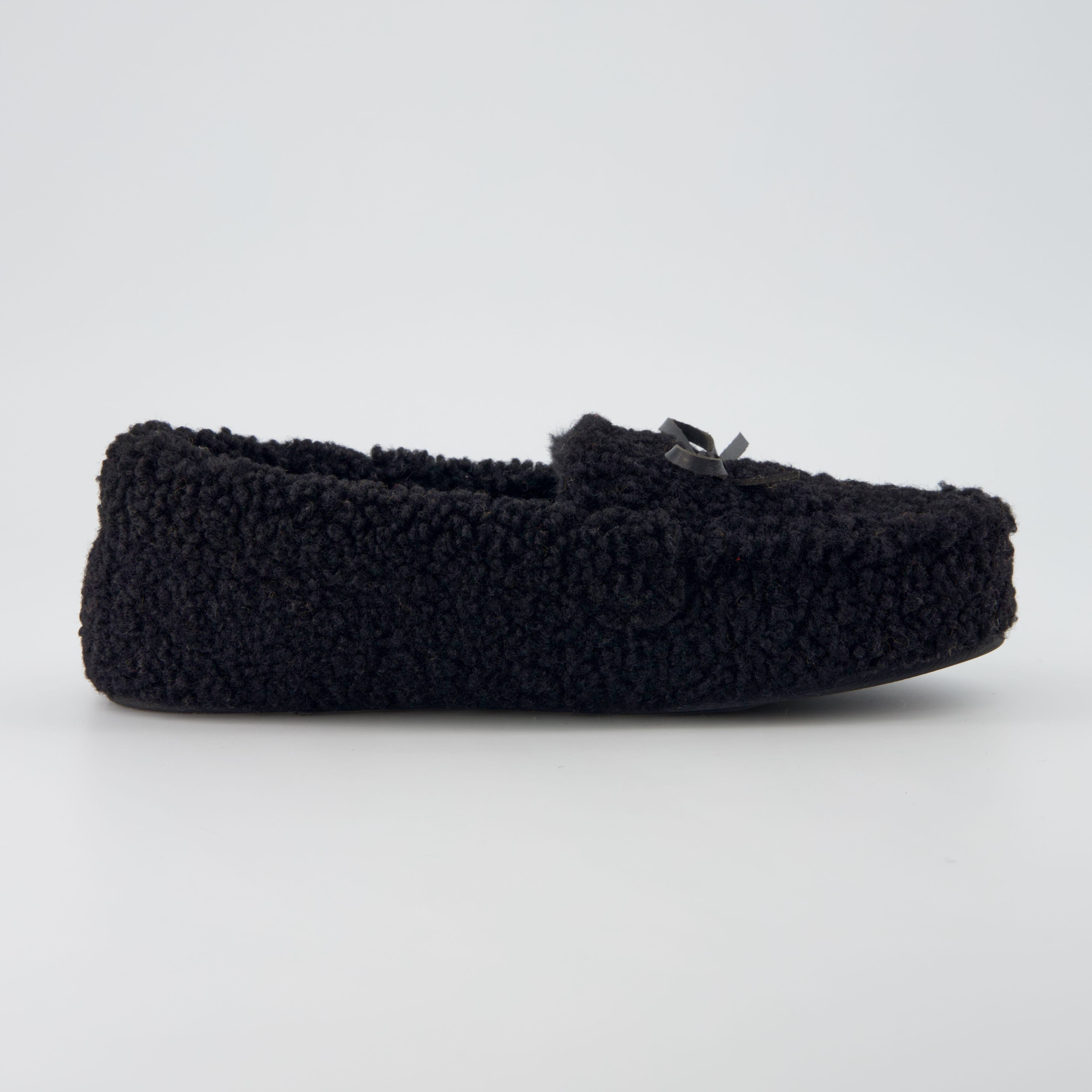 Star Sherpa Moccasin Slippers Black