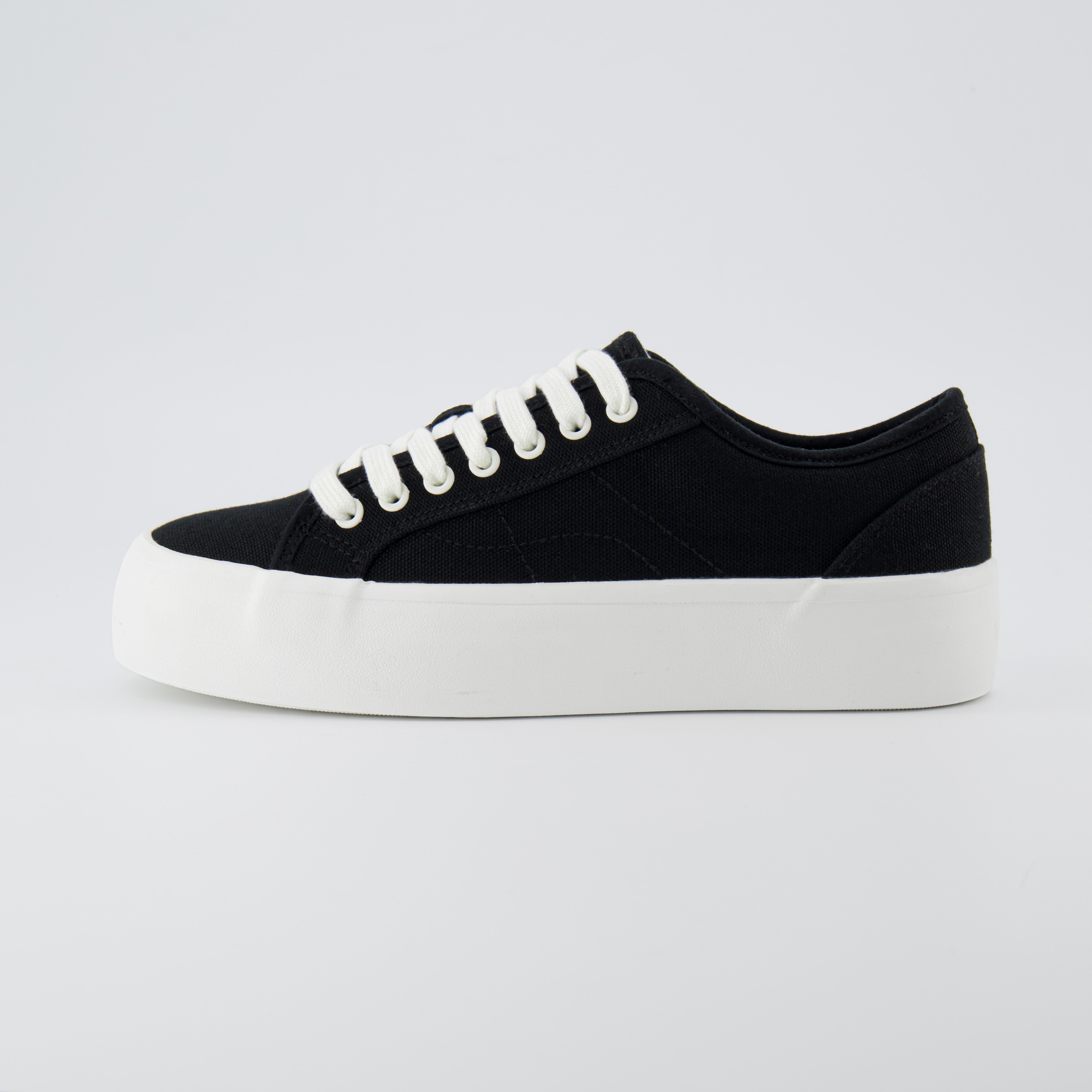 Tag Low Top Canvas Sneaker